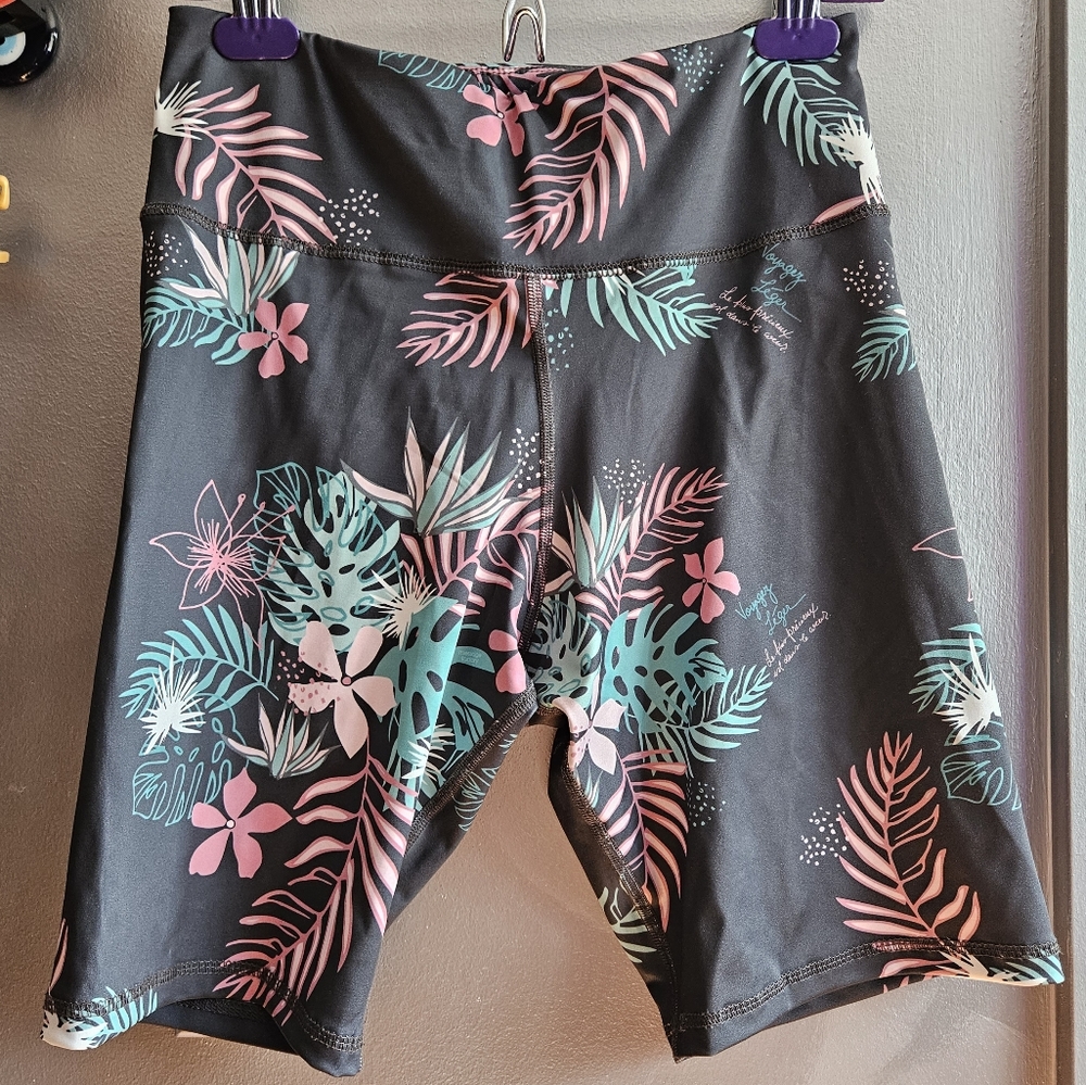 BNWOT Message Factory floral biker shorts